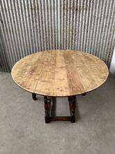 Antique style Antique table in wood, Europe 20e eeuw
