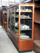 Antique style Antique big shopcabinet in Wood and glass
