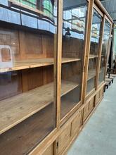 Antique style Cabinet  in Wood and glass