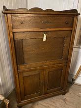 Antique style Antique cabinet in Wood