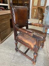 Antique style Antique chair in Wood and leather