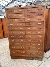 Antique style Chest of drawers in Wood