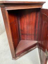 Antique style Antique corner cabinet in Wood