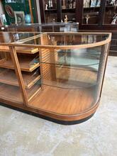 style Antique counter with glass in Wood and glass