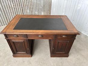 Antique style Desk in Wood and leather