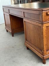 Antique style Antique desk in oak wood