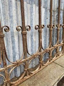 Antique style Antique iron fence 12x in Iron