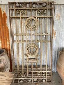Antique style Antique iron fences in Iron