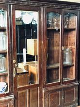 Antique style Antique shopcabinet in Wood