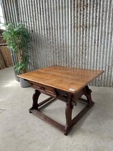 style Antique table in Wood