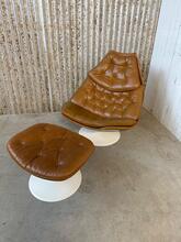 Designer Geoffrey D Harcourt style Lounge fauteuil + hocker in Leather, Europe 20e eeuw