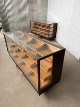 Toonbank Antiek  stijl in hout en glas, Europa  20e eeuws