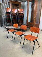 Stoelen Vintage stijl in Hout en ijzer , Europa 20e eeuw