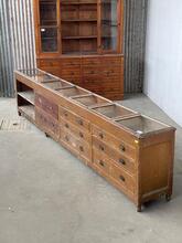 Antieke winkel toonbank, Frankrijk 20e eeuws Antiek stijl in hout en glas, Frankrijk 20e eeuws