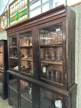 Winkelkast Antiek stijl in hout en glas,