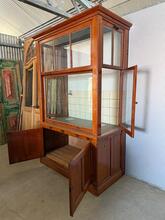 Winkelkast Antiek stijl in hout en glas,