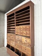 Winkelkast Antiek  stijl in hout, Europa 20e eeuws