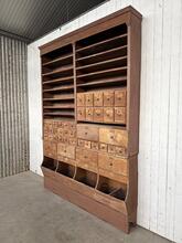 Winkelkast Antiek  stijl in hout, Europa 20e eeuws