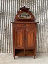 Antique style Cabinet in Wood and glass