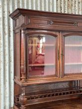 Antique style Antique cabinet in wood and glass