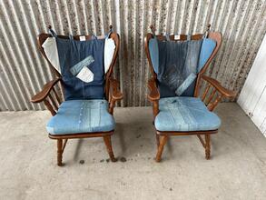 Antique style Chairs in Wood and fabric