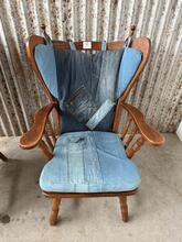 Antique style Chairs in Wood and fabric