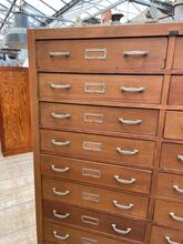 Antique style Chest of drawers in Wood