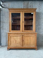 Antique style Closet in wood and glass