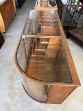 style Antique counter with glass in Wood and glass