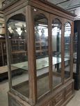 Antique style Antique display case in Wood and glass