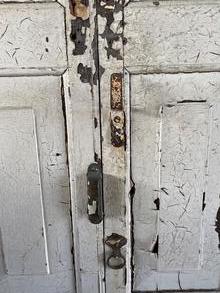 Antique style Antique doors in Wood and iron