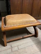 Antique style Antique pouf in Wood and leather