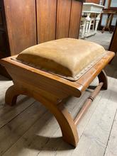 Antique style Antique pouf in Wood and leather