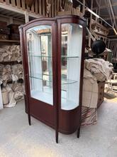 Antique style Shopcabinet in wood and glass