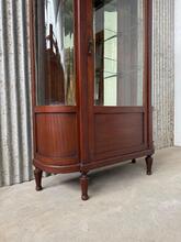 Antique style Shopcabinet in wood and glass