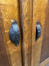 Antique style Antique shopcabinet in Wood and glass