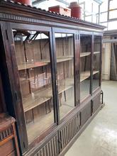 Antique style Antique shopcabinet in Wood and glass