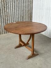 Antique style Table in wood, Europa
