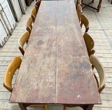 Antique style Antique table in Wood