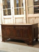 Antique style Antique trunk in Oak