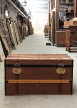 Antique style Antique trunk in Wood