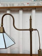 Tiffany style Vintage brass bureaulamp  in glass and brass 1930