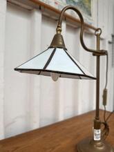 Tiffany style Vintage brass bureaulamp  in glass and brass 1930