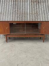 Teakhout dressoir midcentury Sri Lanka  Vintage stijl in Teakhout en glas,